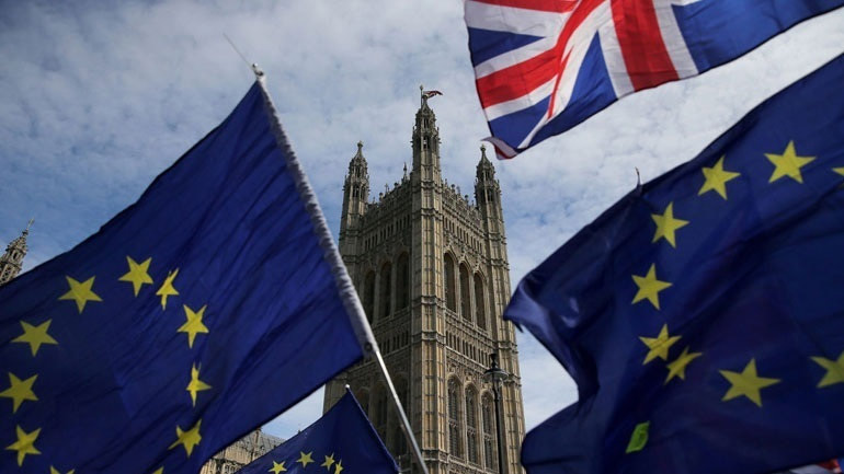 Brexit: Η Γαλλία προτίθεται να επιτρέψει ολιγοήμερη, «τεχνική» αναβολή