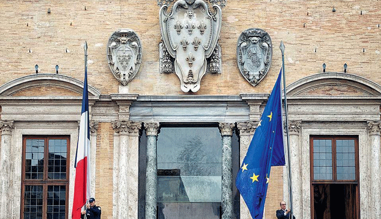 Απώλεια της «αξιοπιστίας» των ΗΠΑ καταγγέλλει το Παρίσι