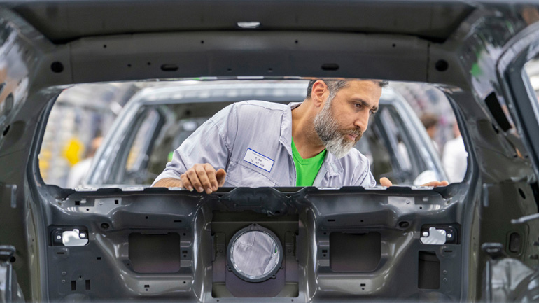 8.400 άνθρωποι ασχολούνται με την κατασκευή του νέου Golf 8.400 άνθρωποι ασχολούνται με την κατασκευή του νέου Golf