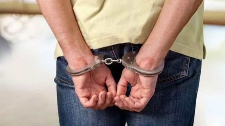 Χειροπέδες σε ανήλικο για συμμετοχή σε σπείρα που διέπραττε ληστείες στο κέντρο της Αθήνας