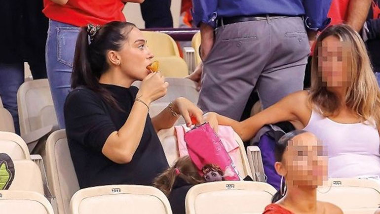 Ολυμπία Χοψονίδου: Στο γήπεδο με φουσκωμένη κοιλίτσα!