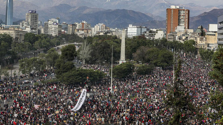 Εκατοντάδες χιλιάδες διαδηλωτές στους δρόμους της Χιλής