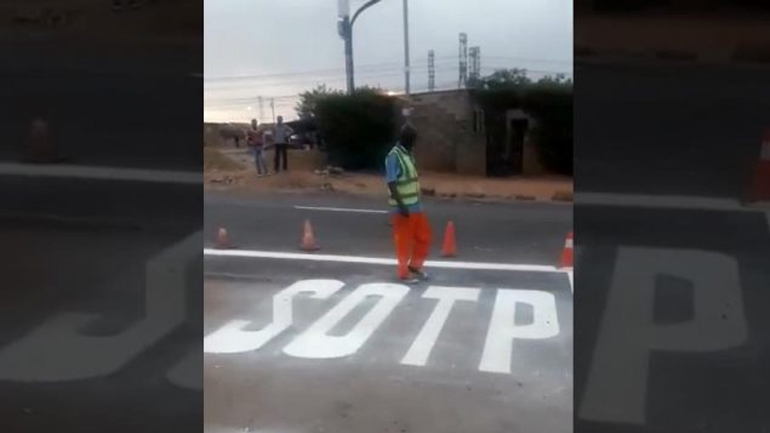 Ένα λαθάκι στη διαγράμμιση του STOP (Νότια Αφρική)