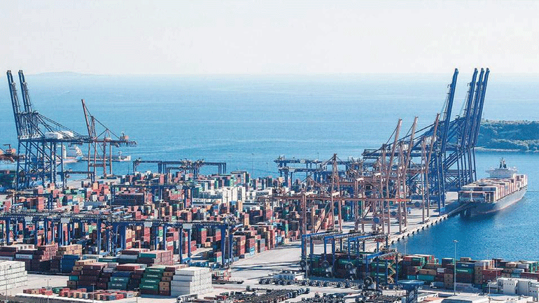 Ρεσάλτο των Αρχών σε εταιρείες ρυμουλκών στον Πειραιά – Σε εξέλιξη η επιχείρηση