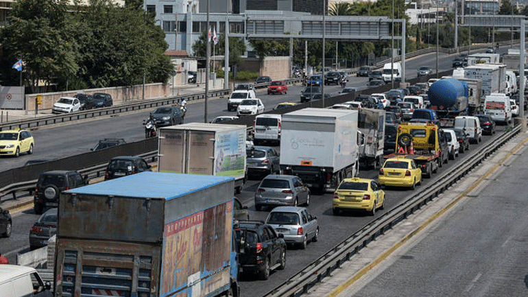 Ανατροπή φορτηγού στη Λεωφόρο Κηφισού – Με δυσκολία διεξάγεται η κυκλοφορία