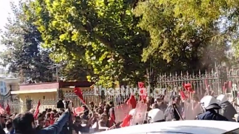 Θεσσαλονίκη: Ένταση και χημικά σε πορεία φοιτητών μπροστά στο ΥΜΑΘ