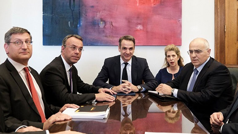 Προς αναθεώρηση οι χρεώσεις που επιβάλλουν οι τράπεζες