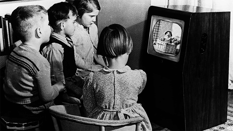 Η εξέλιξη της εικόνας της τηλεόρασης: από την ασπρόμαυρη στην OLED 8K