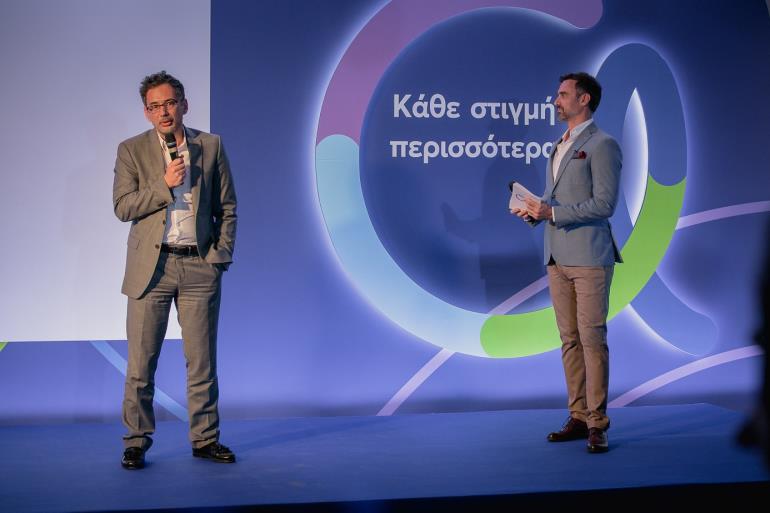 Ο κ. Γιάννης Καντώρος, Διευθύνων Σύμβουλος του Ομίλου INTERAMERICAN, με τον παρουσιαστή της βραδιάς, κ. Γιώργο Καπουτζίδη