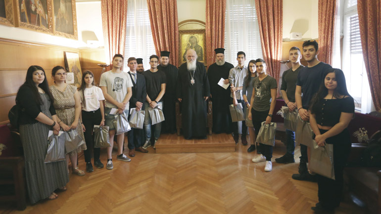 Υποτροφίες σε πρωτοετείς φοιτητές από τον Αρχιεπίσκοπο Ιερώνυμο