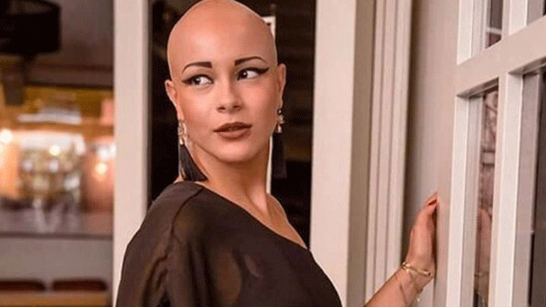 Αγνώριστη η Λυδία Κατσανικάκη πoζάρει με καρέ μαλλιά