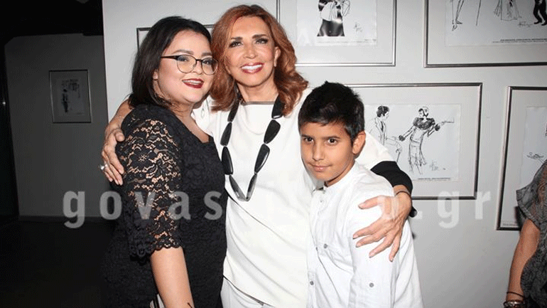 Μιμή Ντενίση: Στο πλευρό της η κόρη της στην πρεμιέρα της