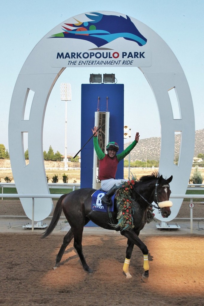 Ο νικητής του 73ου Ελληνικού Ντέρμπι ΟΠΑΠ, ΡΕΒΑΜΠ, με τον αναβάτη Βαγγέλη Κρητικό