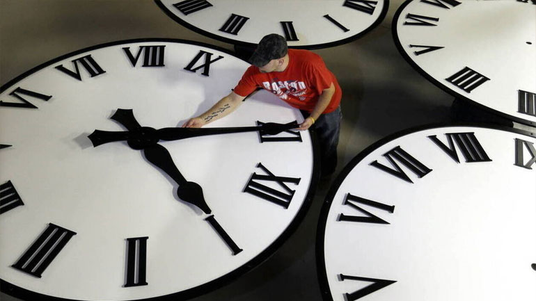 Αλλάζει η ώρα ξημερώματα Κυριακής – Γυρνάμε τα ρολόγια μία ώρα πίσω