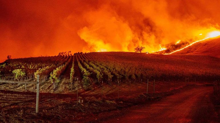 Γιγαντιαίες πυρκαγιές “κατατρώγουν” την Καλιφόρνια