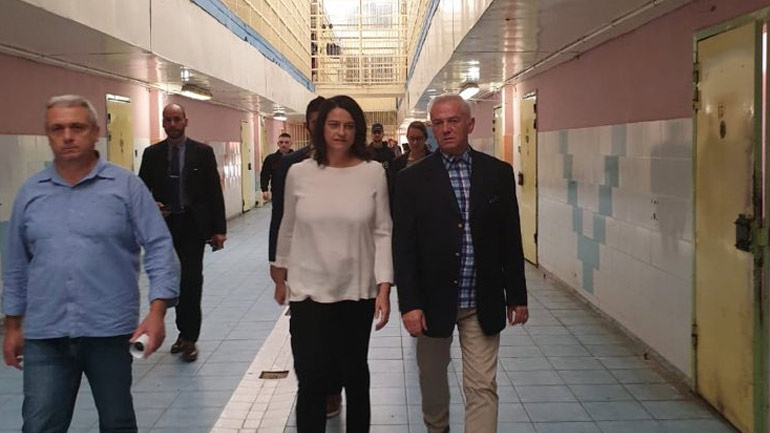 Το Ειδικό Κατάστημα Κράτησης Νέων Αυλώνα επισκέφτηκε η υπουργός Παιδείας