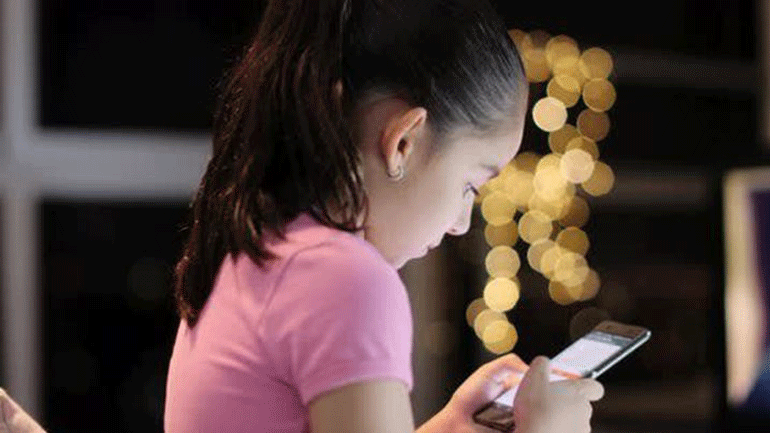 Έρευνα: Σχεδόν όλα τα παιδιά 7 -12 ετών έχουν κινητό