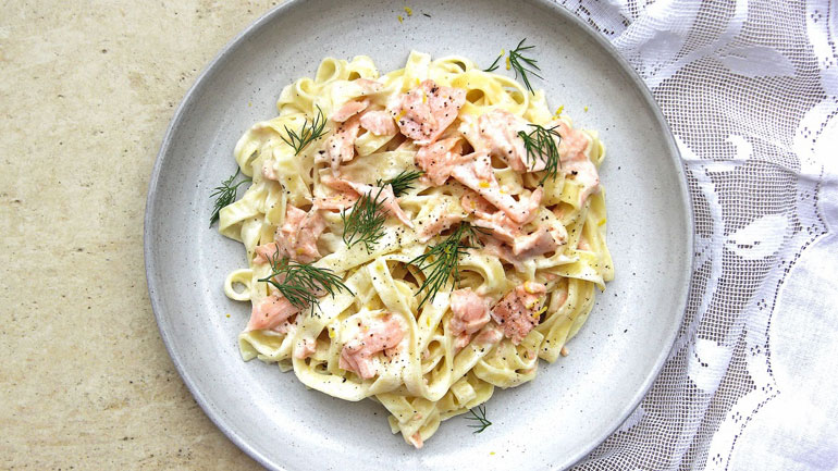 Ταλιατέλες με σολομό και κρέμα γάλακτος για όλη την οικογένεια!