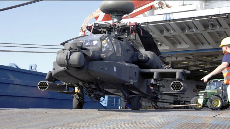 Βόλος: Έφτασαν τα ελικόπτερα Apache και εξοπλισμός της 3ης ταξιαρχίας Στρατού των ΗΠΑ