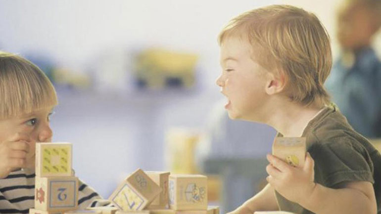 Τι να κάνετε όταν το παιδί σας γίνεται επιθετικό απέναντι σε άλλα παιδιά;