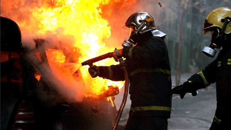 Στις φλόγες δέκα οχήματα στην ανατολική και δυτική Θεσσαλονίκη