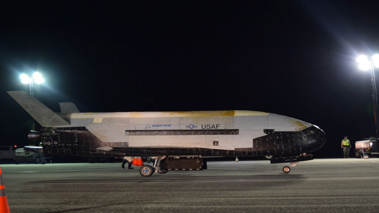 To διαστημοπλάνο Χ-37Β των ΗΠΑ, μόλις επέστρεψε από μυστική αποστολή-ρεκόρ 780 ημερών