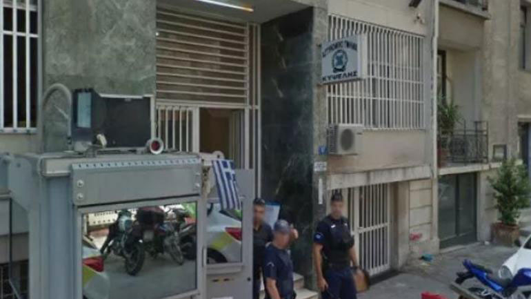 Κρατούμενος πήδηξε από τον 1ο όροφο του ΑΤ Κυψέλης και τραυματίστηκε