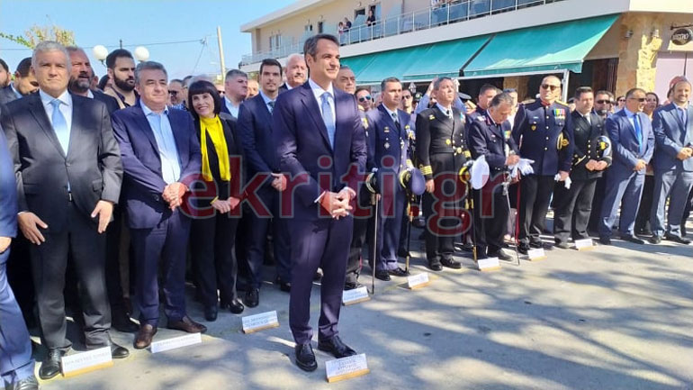 Στο Καστέλι Κισσάμου για τη μαθητική παρέλαση ο Πρωθυπουργός Στο Καστέλι Κισσάμου για τη μαθητική παρέλαση ο Πρωθυπουργός