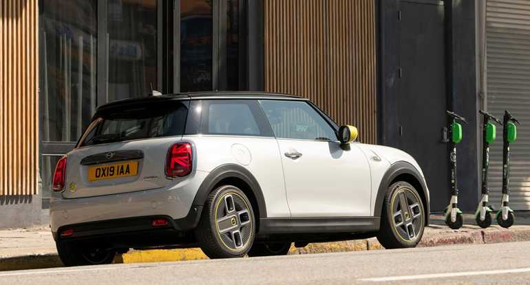 Η πίσω όψη του βρετανικού μοντέλου