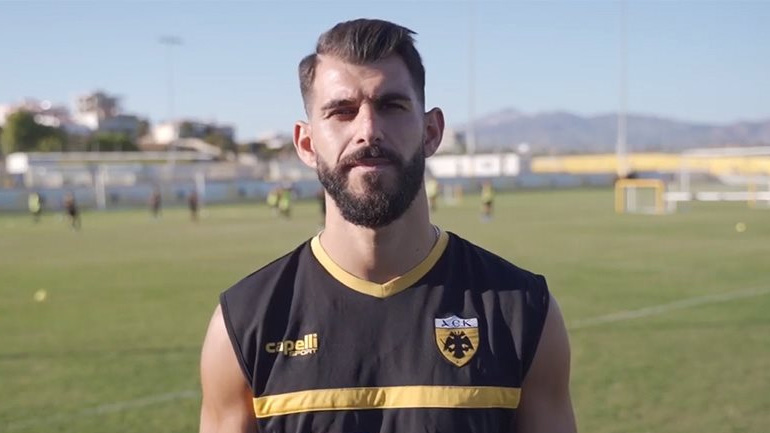 Ο Νέλσον Ολιβέιρα μαθαίνει ελληνικά για καλό σκοπό