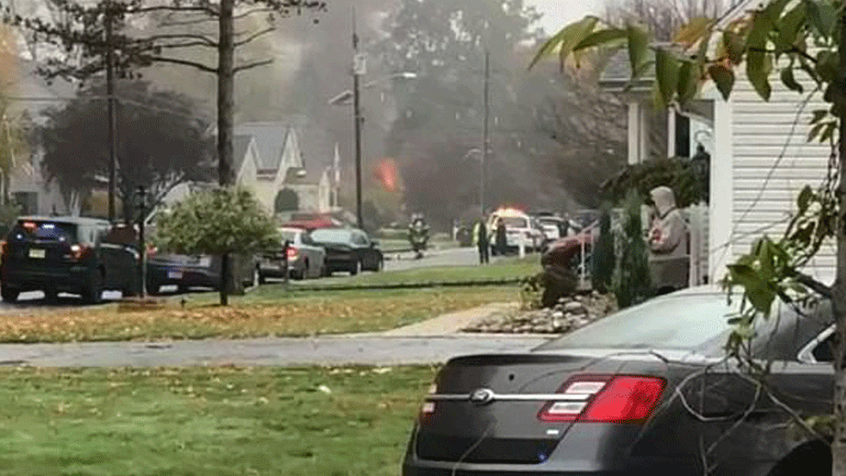 Σπίτια φλέγονται μετά από συντριβή αεροπλάνου σε κατοικημένη περιοχή του Νιού Τζέρσεϊ