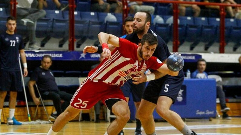 Χάντμπολ: Τέλος από τον Ολυμπιακό ο Toύρκος, Αλί Τινκίρ εξαιτίας του στρατιωτικού χαιρετισμού