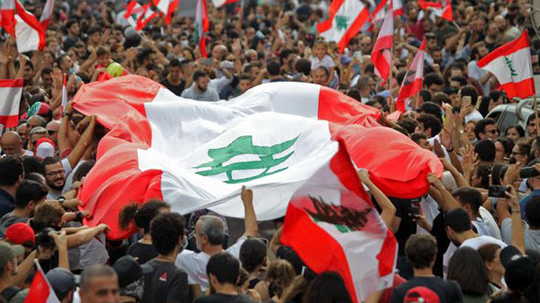 Λίβανος: Με ενθουσιασμό υποδέχτηκαν οι διαδηλωτές την παραίτηση της κυβέρνησης