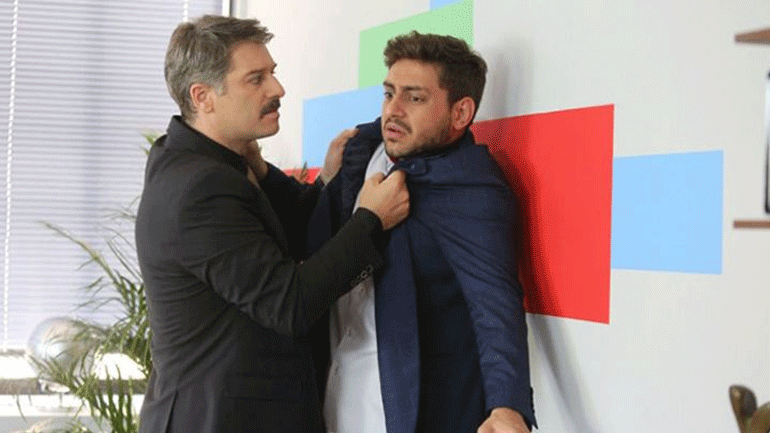 Αν ήμουν πλούσιος: Ο Μάνος συνεχίζει να το παίζει σε διπλό ταμπλό