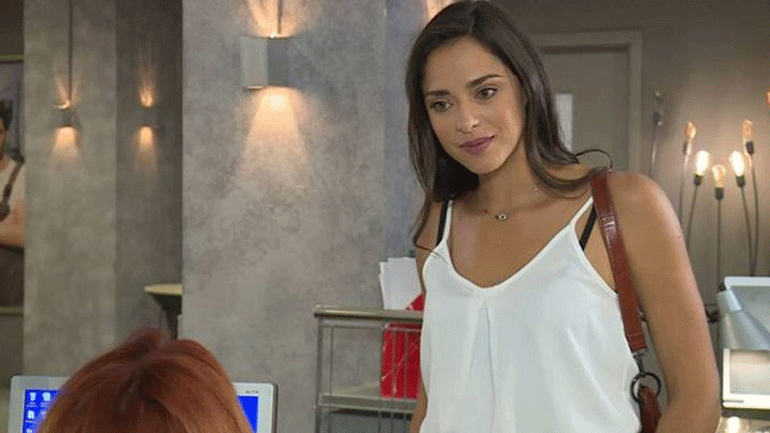 Έλα στη θέση μου: Η Σύλβια ετοιμάζει μια γιορτή για την αναχώρηση του παππού Χατζάκη