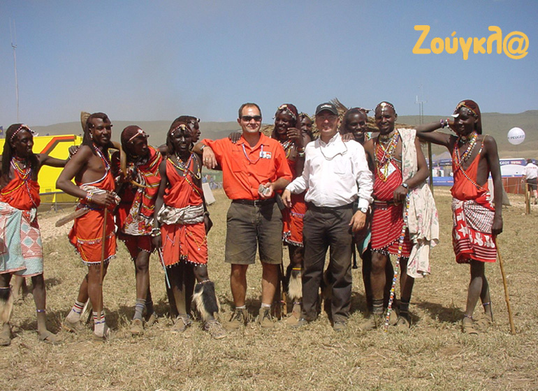 Ιστορική φωτογραφία του 2001 με δύο Έλληνες που ο καθένας από το πόστο του διέπρεψε στο WRC. Δεξιά ο Αντώνης Αργυρόπουλος (Events Director στο WRC) και ο Μιχάλης Ζώτος (αρχιμηχανικός του Makinen)