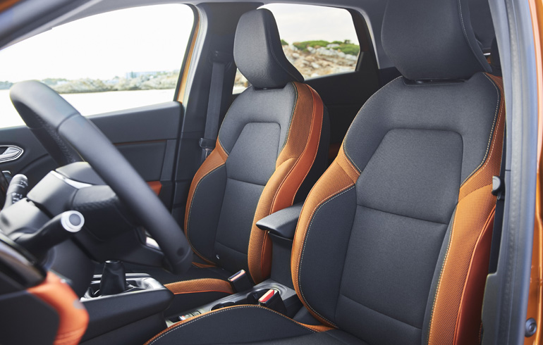 Τα καθίσματα προσφέρουν άριστη στήριξη στο σώμα και είναι πολύ άνετα