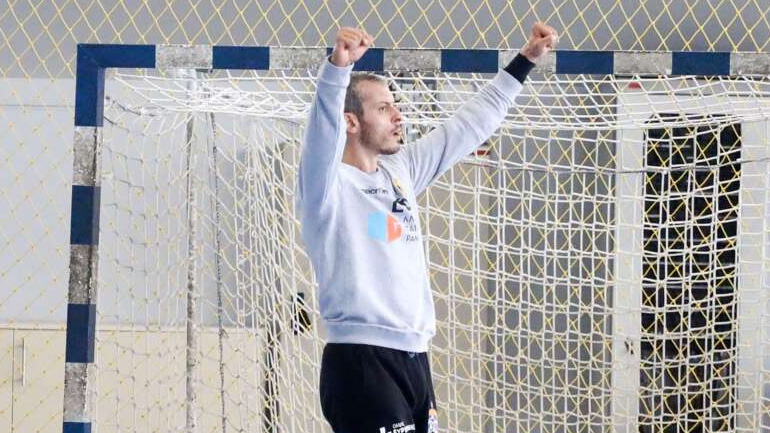 Χάντμπολ: Τρίμηνη διακοπή συμβολαίου και πρόστιμο της ΑΕΚ στον Οζμουσούλ για τον στρατιωτικό χαιρετισμό