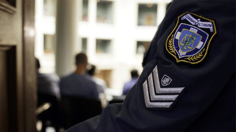 Συνελήφθησαν δύο ανήλικες για κλοπές πορτοφολιών στο κέντρο της Αθήνας