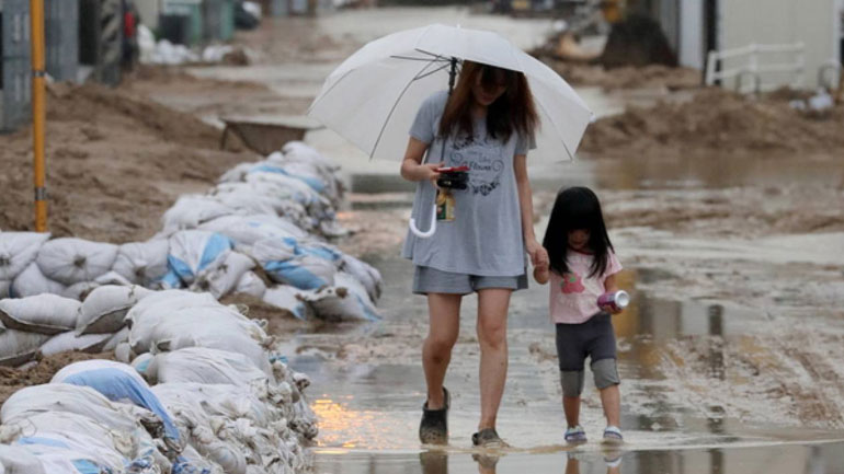 Ιαπωνία: Στους 12 αυξήθηκε ο αριθμός των νεκρών από τις πλημμύρες