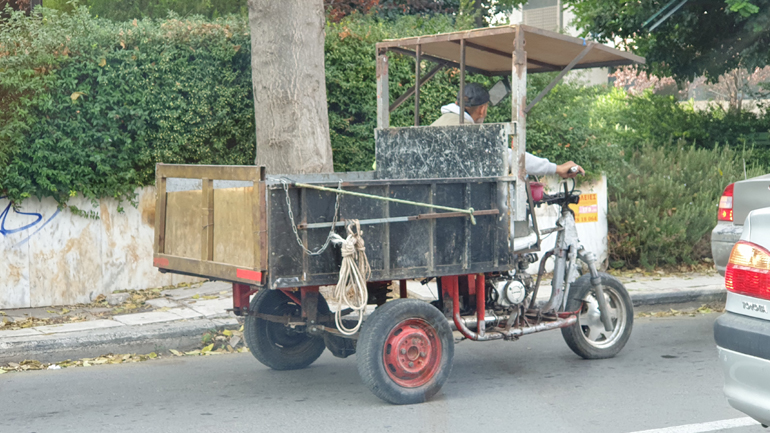 Κι όμως αυτό το όχημα χωρίς πινακίδες κυκλοφορεί στους… ελληνικούς δρόμους