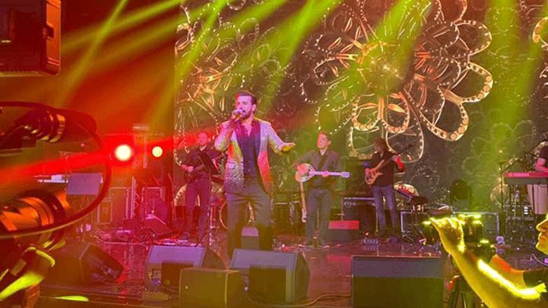 Ο Θάνος Πετρέλης τραγούδησε σε χλιδάτο γάμο εκατομμυρίων στην Αρμενία!