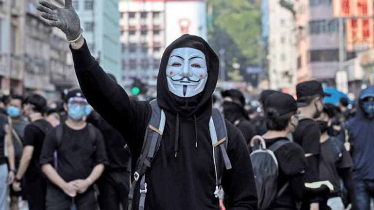 Χονγκ Κονγκ: Χρήση χημικών εναντίον διαδηλωτών εν μέσω εορτασμών του Χάλογουιν