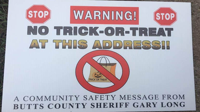 Αμερικανός σερίφης ανησυχεί για τους παιδόφιλους ανήμερα του Halloween