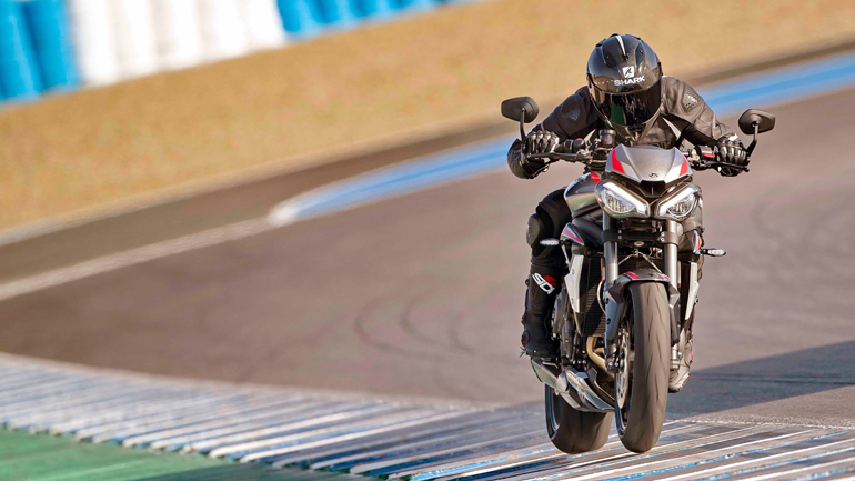 Triumph Street Triple 765 RS: Ομάδα που κερδίζει δεν αλλάζει… πολύ