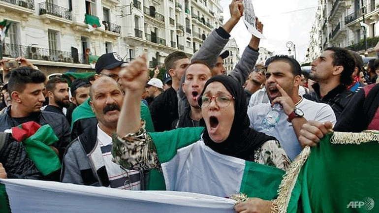 Μαζικές διαδηλώσεις στην Αλγερία για «νέα ανεξαρτησία»