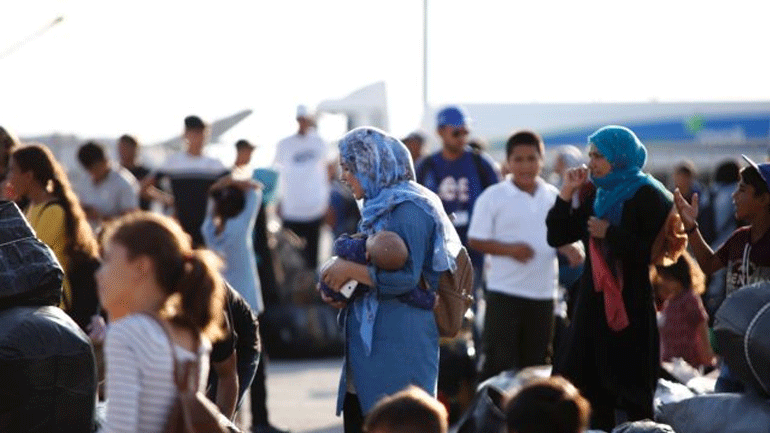 Σε εξέλιξη η επιχείρηση μετακίνησης 815 αιτούντων άσυλο από τη Μυτιλήνη