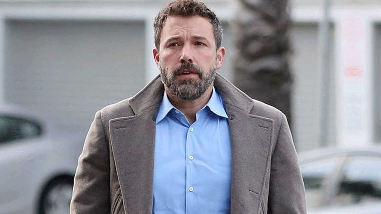 Δείτε τον Ben Affleck μεθυσμένο να παραπατάει έξω από ένα Halloween party!