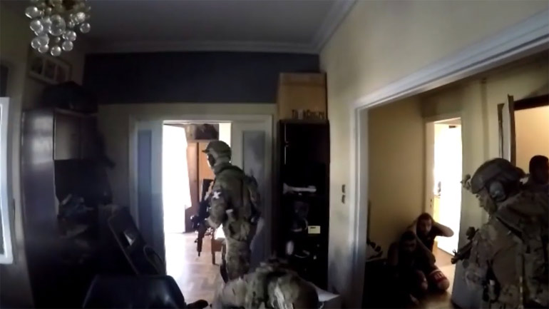 Εντυπωσιακό βίντεο από επιχείρηση της Ομάδας Ειδικών Αποστολών του Λιμενικού στο κέντρο της Αθήνας