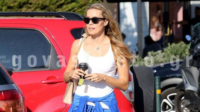 Μαριέττα Χρουσαλά: Πρωινή βόλτα στη Γλυφάδα